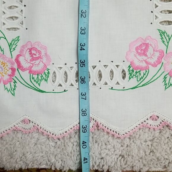 Vintage Embroidered Table Scarf Flowers - Picture 8 of 8